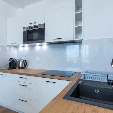 Hevenia 10 アパート *