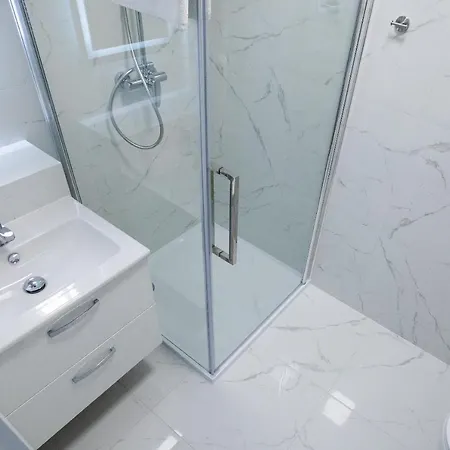 アパート Hevenia 10 レバル